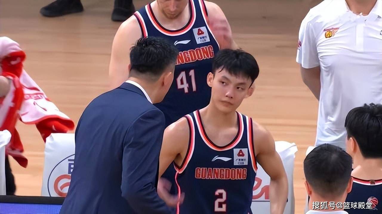 全场比赛结束，勒沃库森2-0赫根，各项赛事取得14连胜！